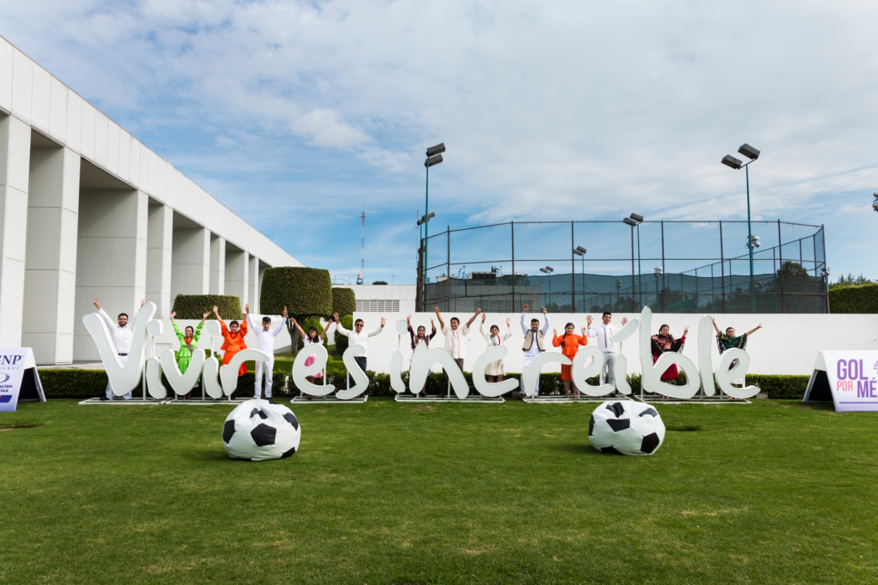 "Vivir es increíble" slogan de GNP Seguros quien junto a Fundación Televisa apoyan la iniciativa Gol Por México 